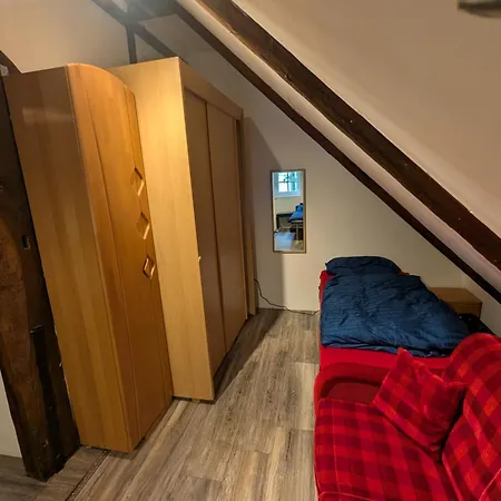 Alte Dorfschule, Mit Mittelalter *