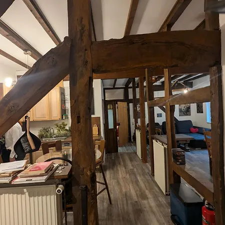 Alte Dorfschule, Mit Mittelalter