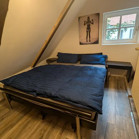 Alte Dorfschule, Mit Mittelalter