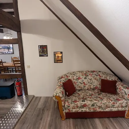 Alte Dorfschule, Mit Mittelalter *