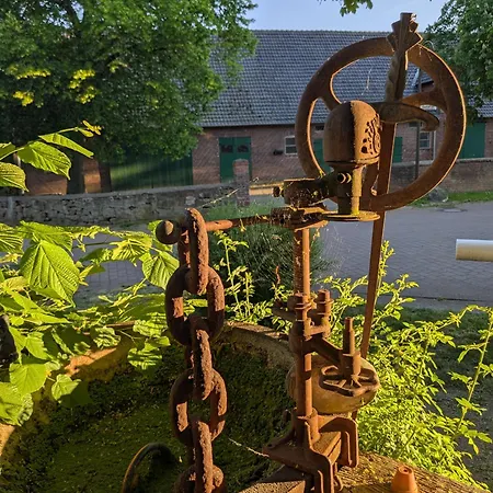 Alte Dorfschule, Mit Mittelalter * Μίντεν