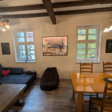 Alte Dorfschule, Mit Mittelalter Διαμέρισμα