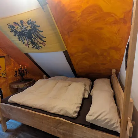 Alte Dorfschule, Mit Mittelalter * Μίντεν