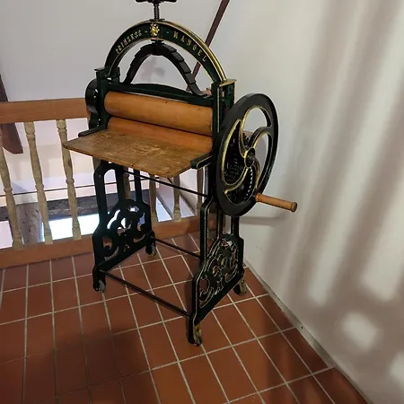 Alte Dorfschule, Mit Mittelalter Διαμέρισμα