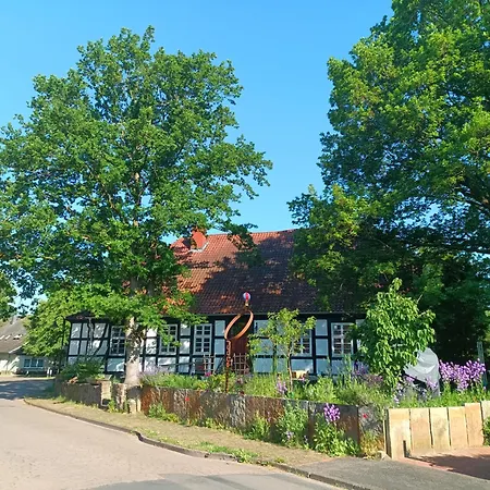 Alte Dorfschule, Mit Mittelalter מינדן