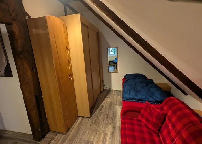 Alte Dorfschule, Mit Mittelalter *