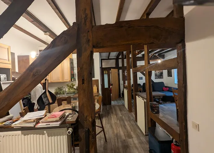 Alte Dorfschule, Mit Mittelalter