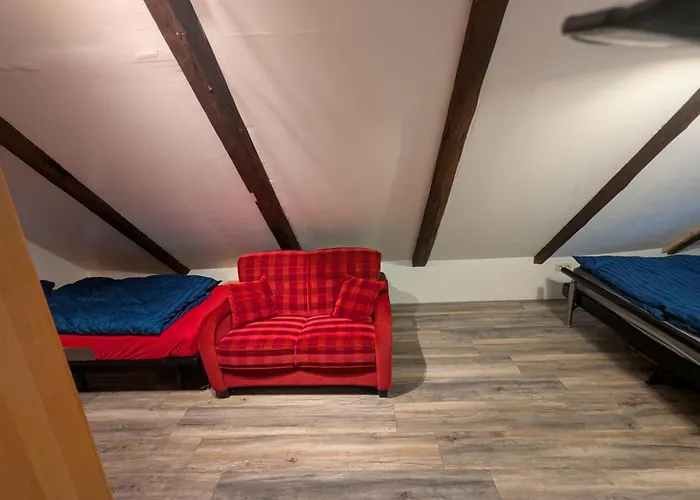 Alte Dorfschule, Mit Mittelalter