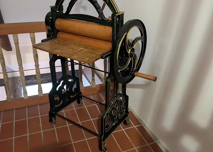 Alte Dorfschule, Mit Mittelalter Lejlighed