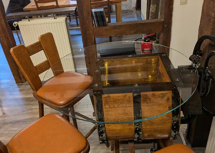 Alte Dorfschule, Mit Mittelalter *